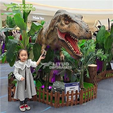 Animatronic dinozaver v naravni velikosti naprodaj